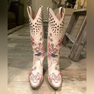 Dingo Embroidery Boots
